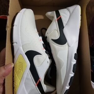 Nike Women's Legend Essential 2